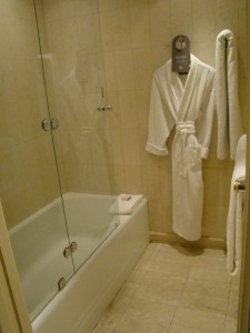 grand hyatt santiago club room shower